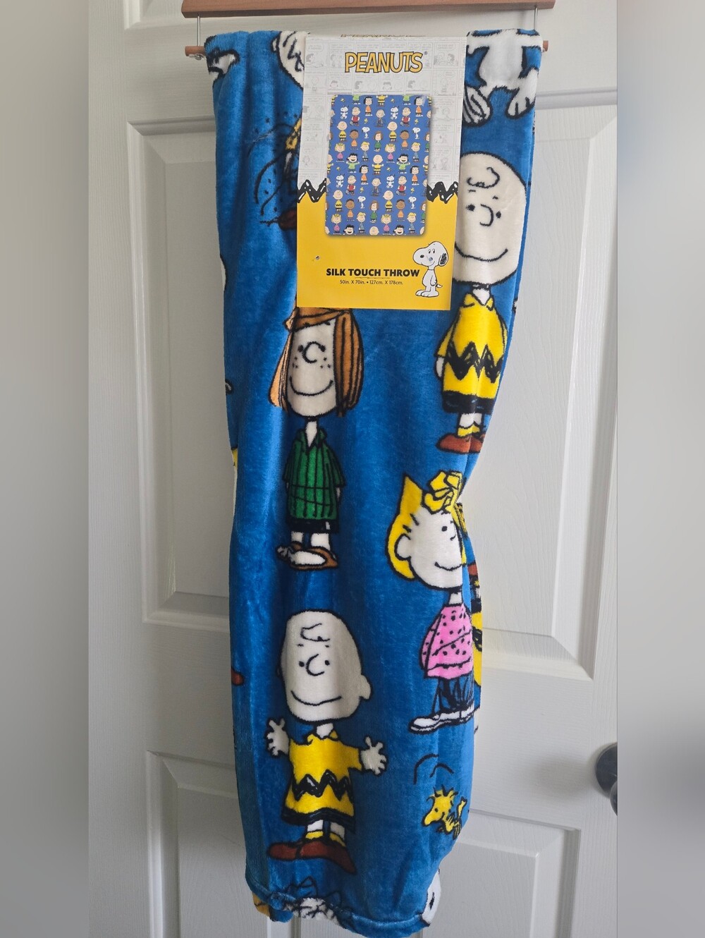 Peanuts Blue Throw Blanket with Charlie Brown & Friends Snoopy,  Light Weight